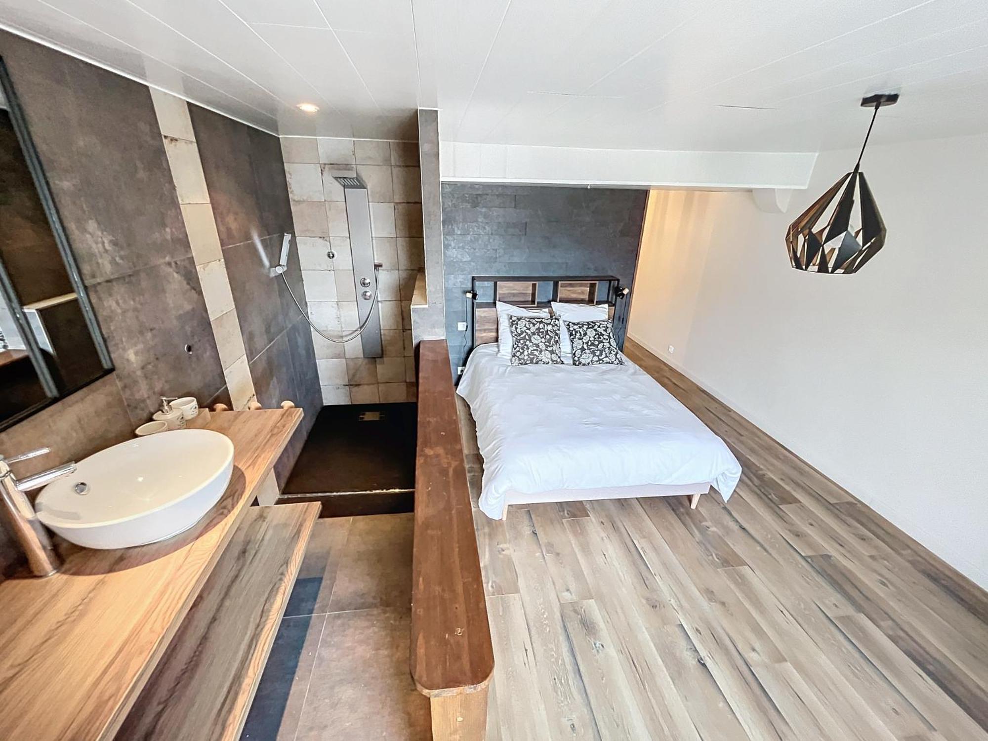 Grand Appartement Centre-Ville แคลวูซ์-เลส์-ลาคส์ ภายนอก รูปภาพ